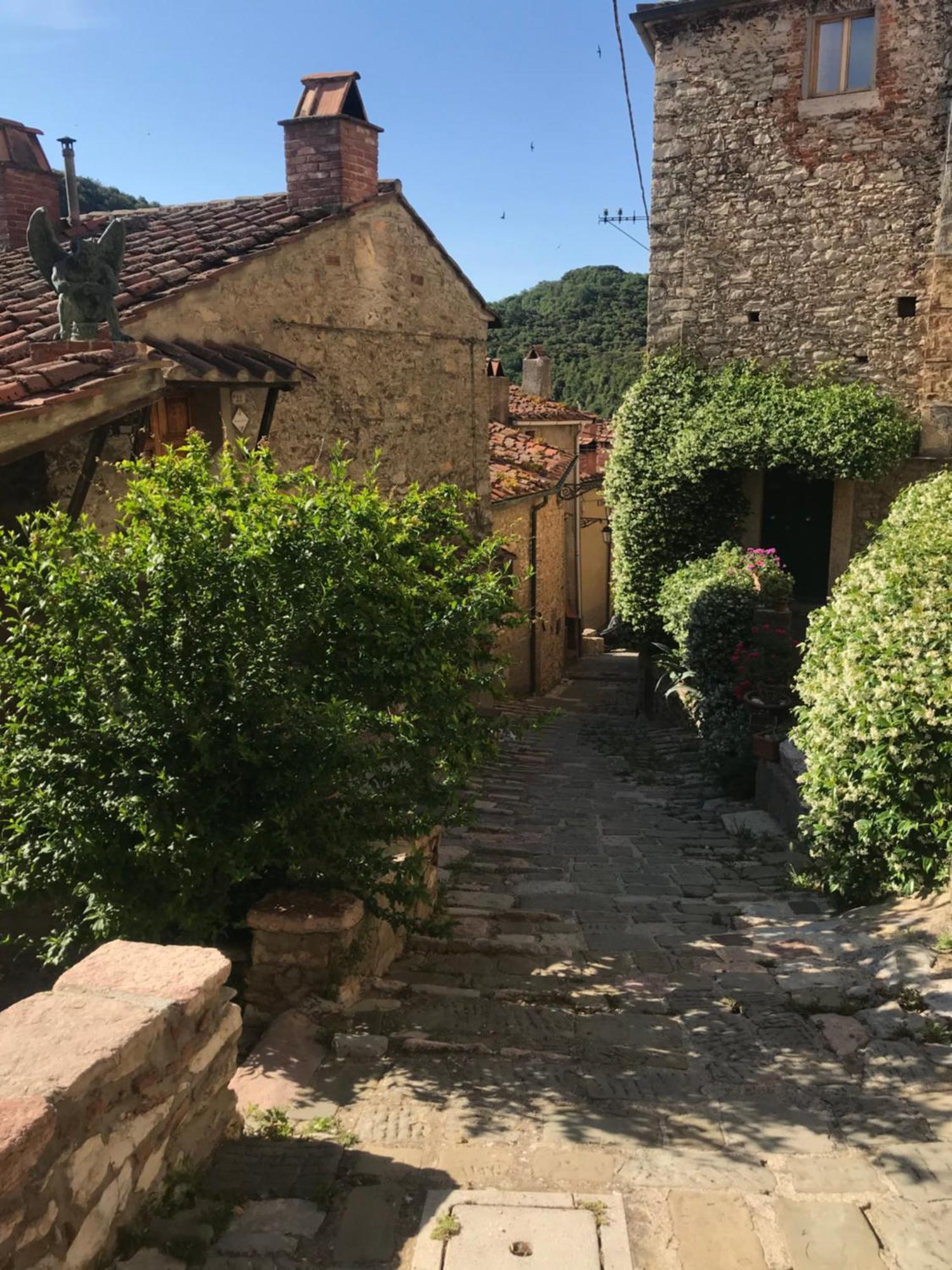 Ferienwohnung Le Dame Del Borgo Sassetta Exterior foto