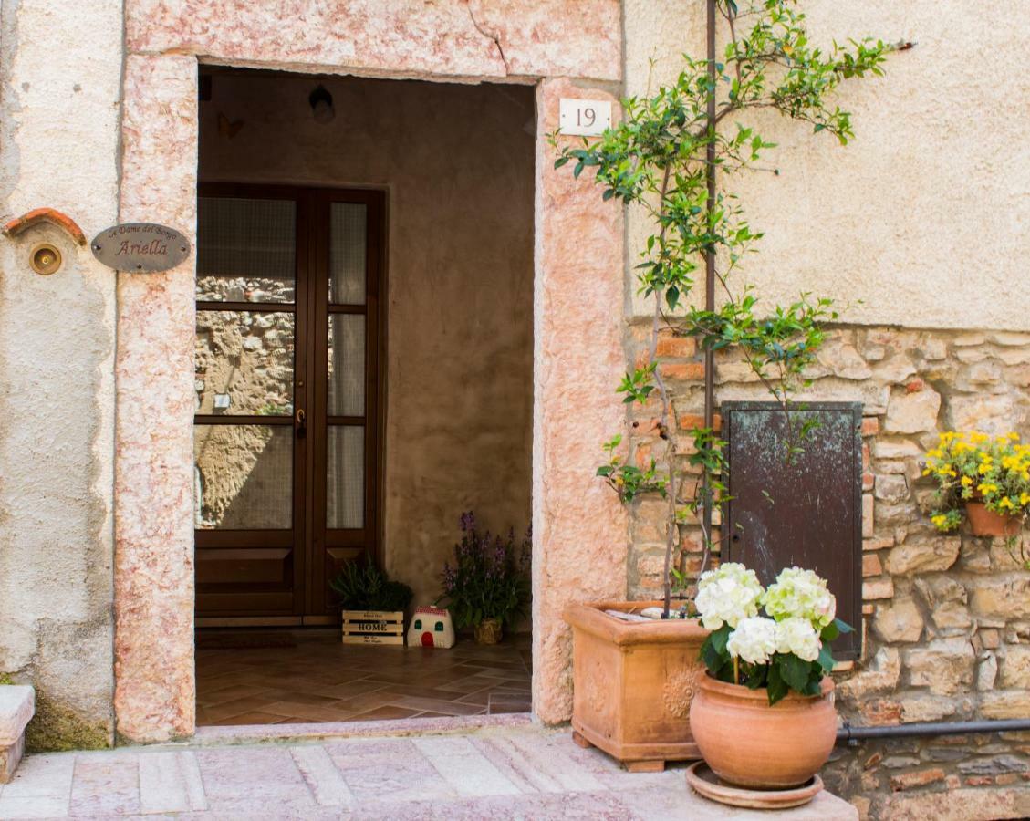 Ferienwohnung Le Dame Del Borgo Sassetta Exterior foto