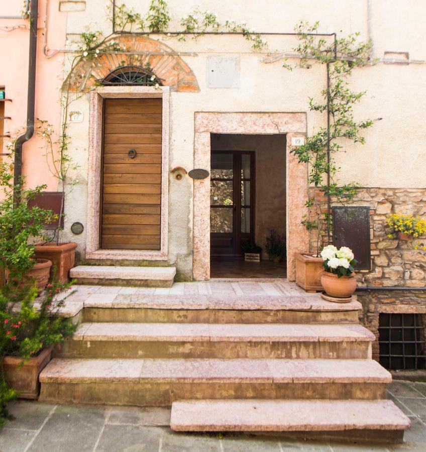 Ferienwohnung Le Dame Del Borgo Sassetta Exterior foto