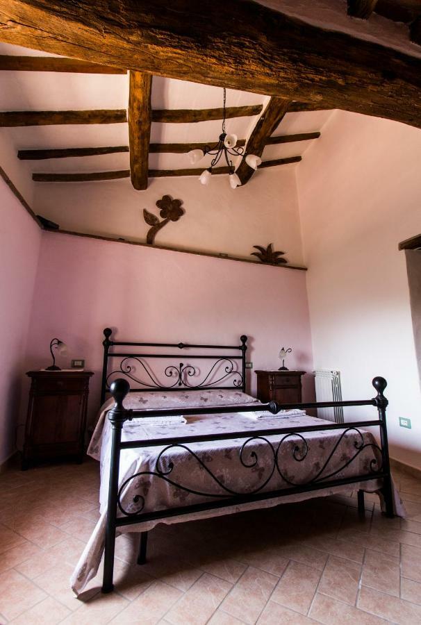 Ferienwohnung Le Dame Del Borgo Sassetta Exterior foto