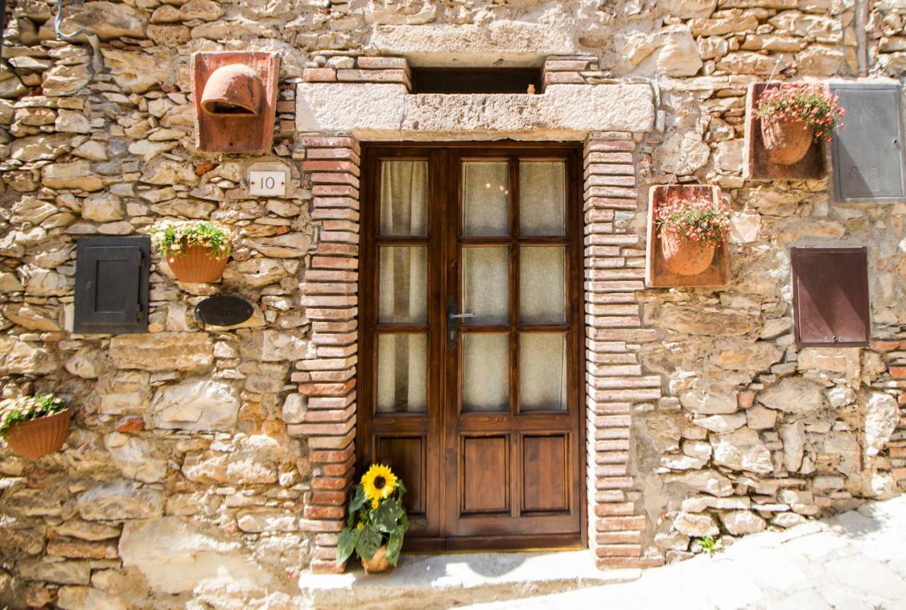 Ferienwohnung Le Dame Del Borgo Sassetta Exterior foto