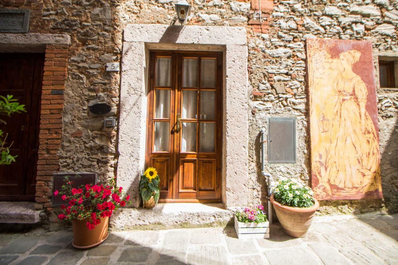 Ferienwohnung Le Dame Del Borgo Sassetta Exterior foto
