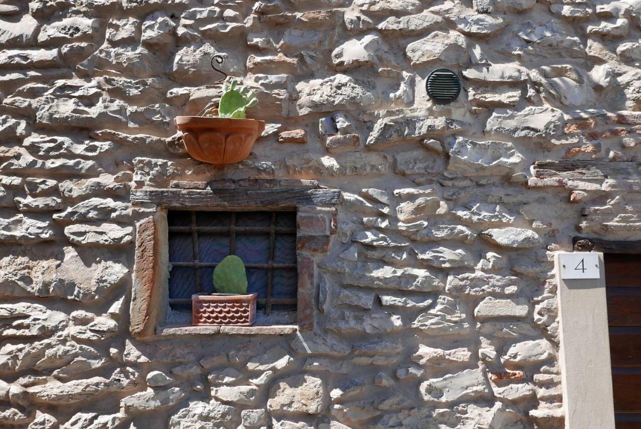 Ferienwohnung Le Dame Del Borgo Sassetta Exterior foto