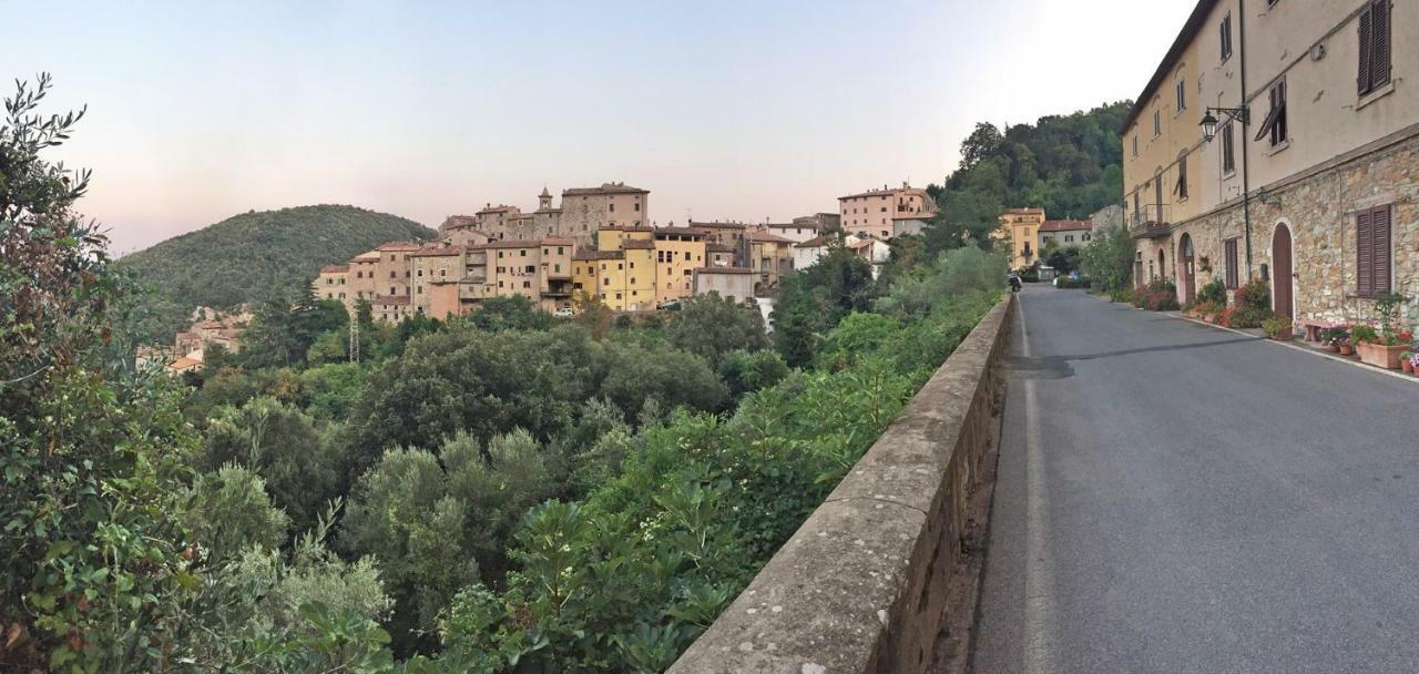Ferienwohnung Le Dame Del Borgo Sassetta Exterior foto